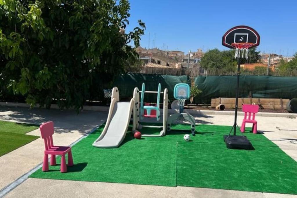 Villa Rural Con Amplia Piscina Campillo de Altobuey Kültér fotó